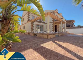 Chalet in Aguas Nuevas. Villa con piscina privada, en la provincia de alicante, en la ci