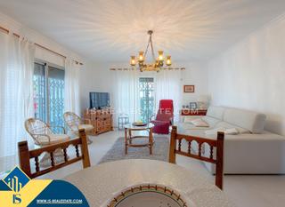 Chalet in Nueva Torrevieja. Villa con piscina privada, en la provincia de alicante, en la ci