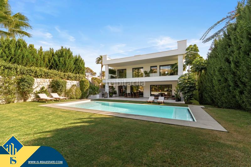 Foto 0a714d80-dfb4-44e2-84d8-077a172593b4. Flat in Nueva Andalucía centro Marbella