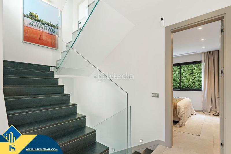 Foto 1fb6eaae-9869-41e2-8737-8013f35b1664. Flat in Nueva Andalucía centro Marbella