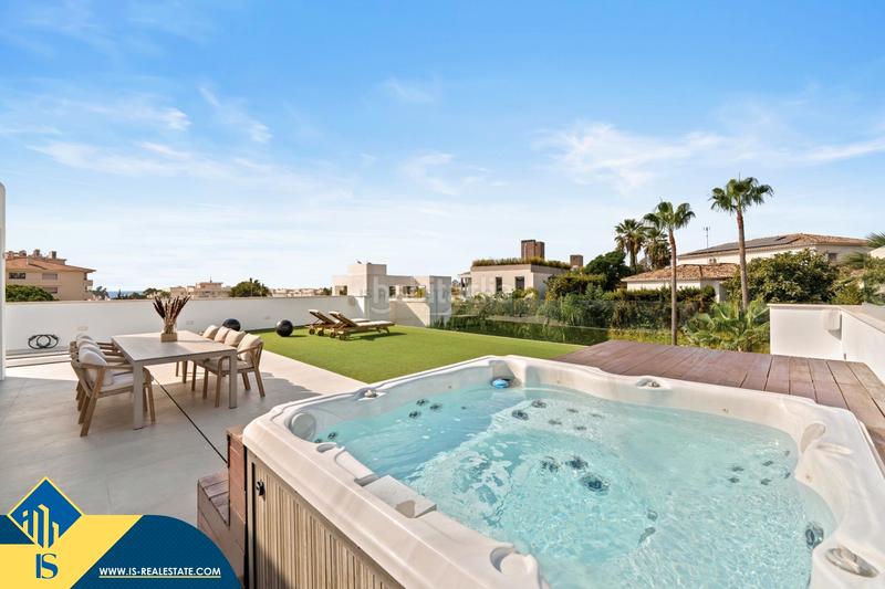 Foto ac7659e9-0da2-46f5-b05d-9a4303df9b49. Flat in Nueva Andalucía centro Marbella