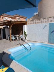 Chalet in Zona Carrefour - Urbanizaciones. Villa con piscina privada, en la provincia de alicante, en la ci