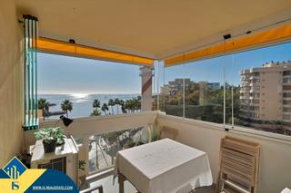 Etagenwohnung in Playa Bajadilla - Puertos. Apartamento renovado con piscina comunitaria, en la provincia de