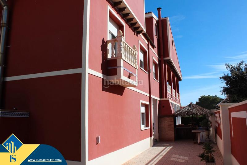 Foto 0618c74c-f518-497e-89f2-df8c51356667. Chalet con parcheggio piscina in Campoamor Orihuela