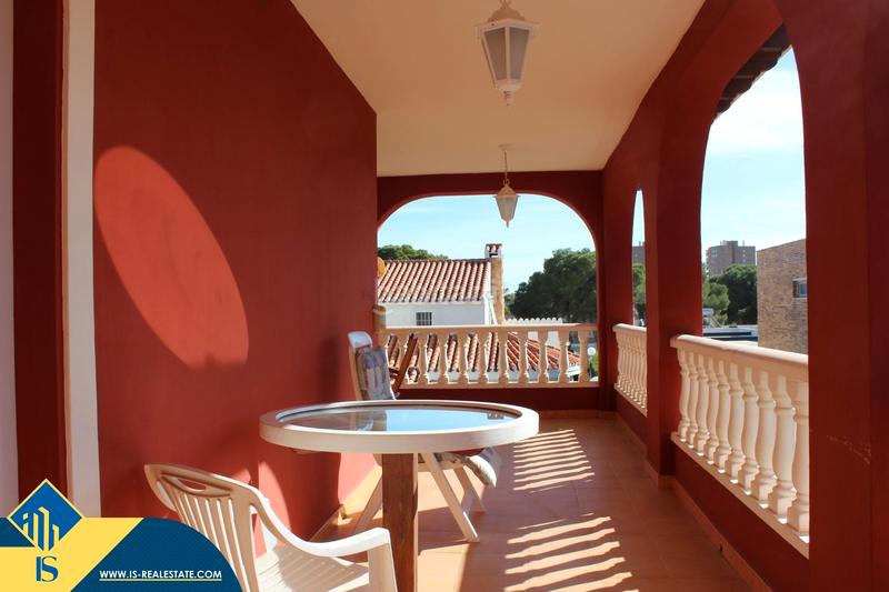 Foto a90d2c83-6256-429e-a294-779e9b7a3b45. Chalet con parcheggio piscina in Campoamor Orihuela