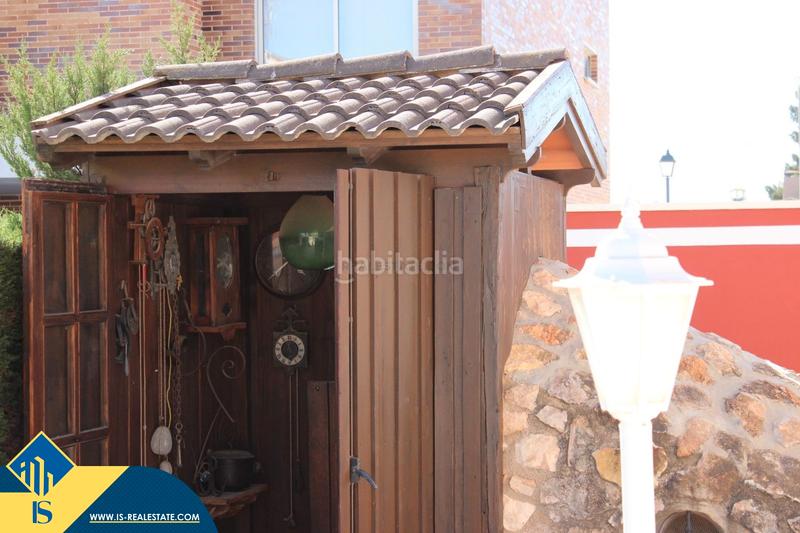 Foto c681b950-feee-4d2f-ac26-c1e9702bba97. Chalet con parcheggio piscina in Campoamor Orihuela