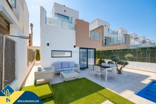 Chalet in El Raso. Villa con piscina privada, en la provincia de alicante, en la lo