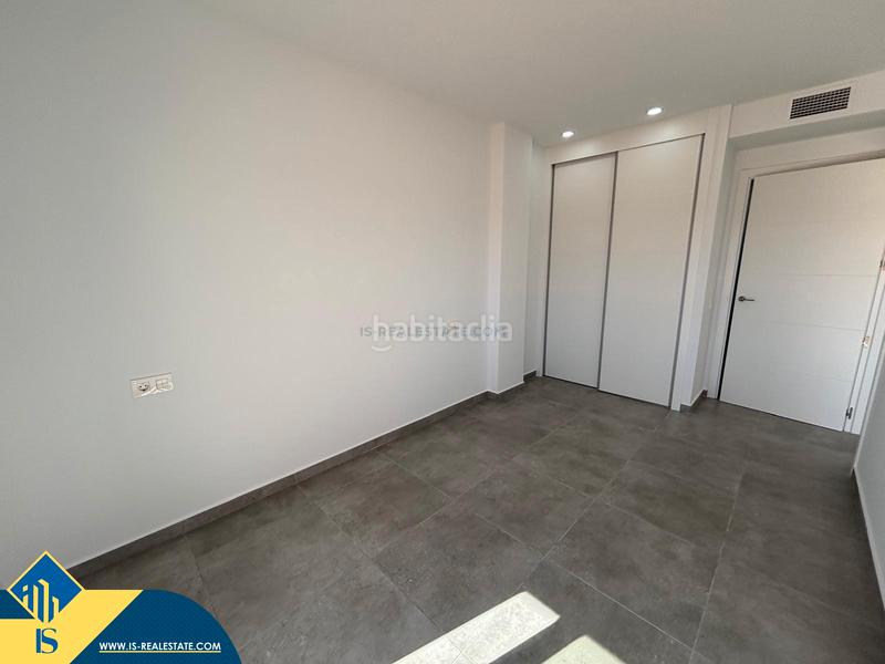 Foto 30b683ae-f918-451a-becf-1ae5f4d7a097. Appartamento con piscina in Las Piscinas Naturales Torrevieja