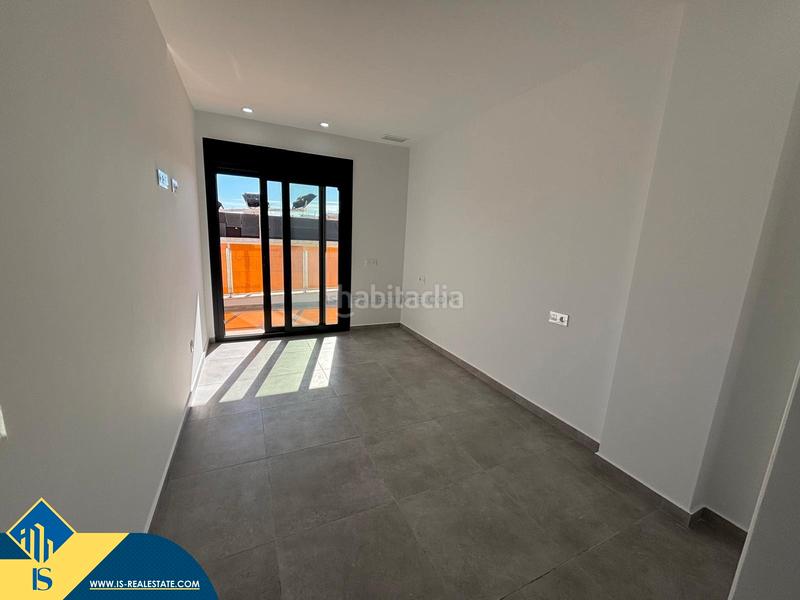 Foto fa9d22f4-1a33-49d2-b182-2f2dd8146139. Etagenwohnung mit pool in Las Piscinas Naturales Torrevieja