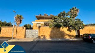 Chalet in Aguas Nuevas. Villa con piscina privada, en la provincia de alicante, en la ci