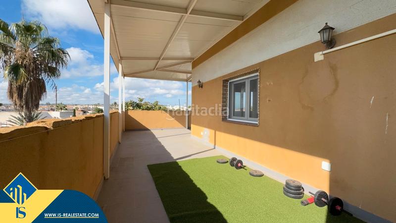 Foto a55fc637-f77d-4b40-83fc-9d5d59815fe4. Xalet amb aparcament a Aguas Nuevas Torrevieja