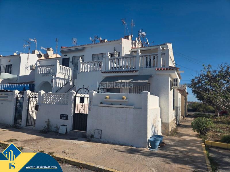 Foto 6e90e82d-ac16-4ac6-9a86-552ef9137f17. Casa bungalow con terraza, en la provincia de alicante, en la ciudad , en el barrio de torreta. 1 habitación | 47 m² | 4 k en Torrevieja