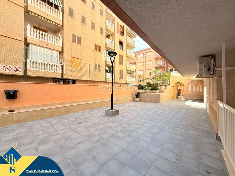 Foto d8d7061f-b3e6-4d2a-bb8b-c722f39e4ba6. Pis amb piscina a El Acequión Torrevieja