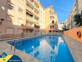 Pis a El Acequión. Apartamento renovado con piscina comunitaria, en la provincia de