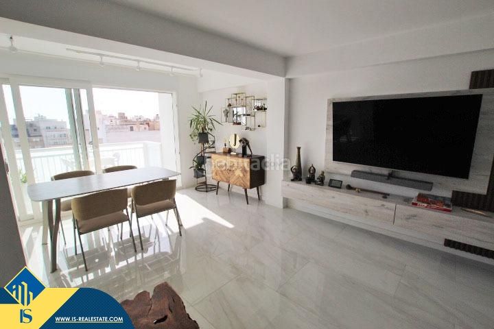 Foto 06c59d59-8ae1-4a42-b2e4-4b58b18d5134. Piso apartamento renovado con terraza, en la provincia de alicante, en la ciudad , en la zona de playa del cura. 2 habitac en Torrevieja