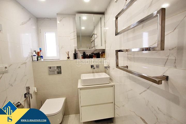 Foto 405ba610-f3d3-4d97-936e-737e767e062f. Piso apartamento renovado con terraza, en la provincia de alicante, en la ciudad , en la zona de playa del cura. 2 habitac en Torrevieja