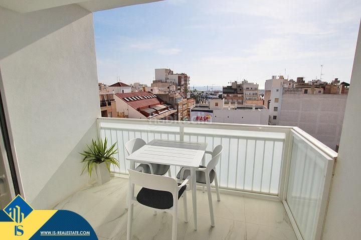 Foto 653e92b9-cb23-4ce8-846d-064bc7a895b6. Piso apartamento renovado con terraza, en la provincia de alicante, en la ciudad , en la zona de playa del cura. 2 habitac en Torrevieja