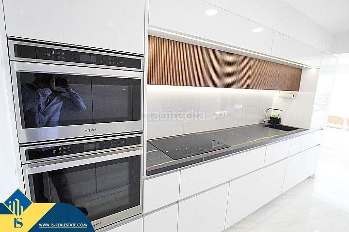 Foto 84e99a58-ba3f-4778-ad43-ba4492f9d040. Piso apartamento renovado con terraza, en la provincia de alicante, en la ciudad , en la zona de playa del cura. 2 habitac en Torrevieja