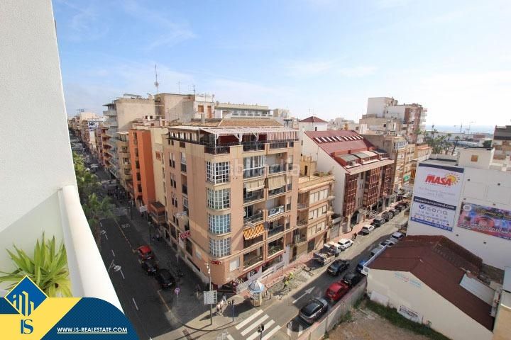Foto ded81284-af36-4730-9de8-d5e05c60e6c8. Piso apartamento renovado con terraza, en la provincia de alicante, en la ciudad , en la zona de playa del cura. 2 habitac en Torrevieja