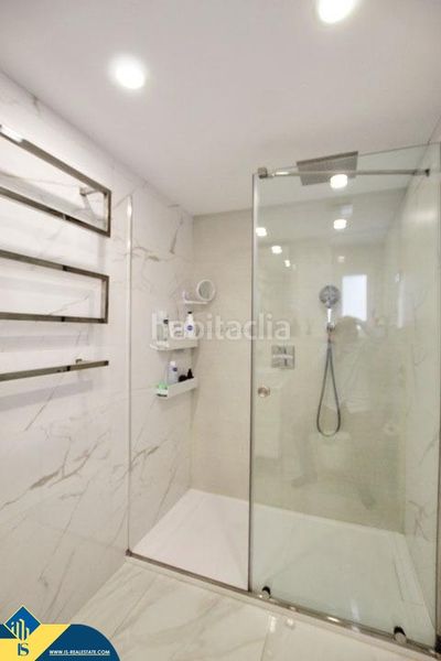 Foto f410b422-81c5-46f7-ac41-bcc99c8b25e9. Piso apartamento renovado con terraza, en la provincia de alicante, en la ciudad , en la zona de playa del cura. 2 habitac en Torrevieja