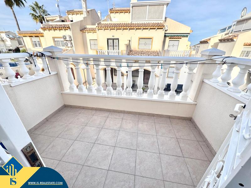 Foto 14d3e13e-6379-423a-8978-7a42acd70360. Maison avec piscine dans Playa Flamenca Orihuela