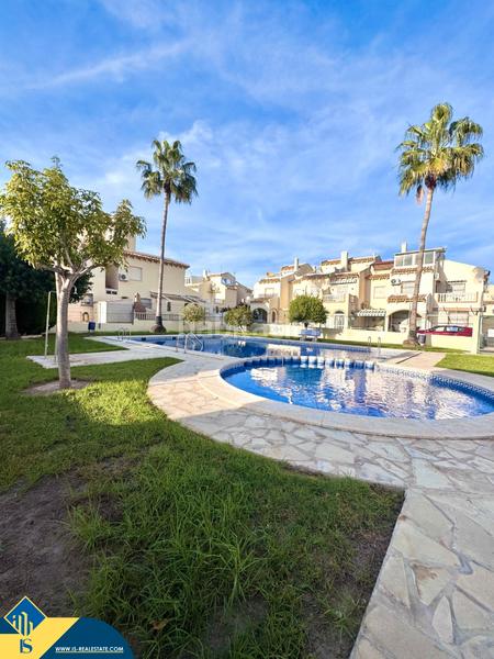 Foto e890da26-7399-4f96-9a01-744279c4ed85. Maison avec piscine dans Playa Flamenca Orihuela