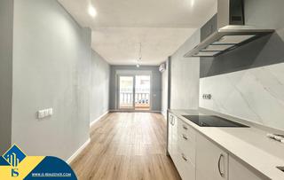 Apartament a Las Piscinas Naturales. Apartamento renovado con terraza, en la provincia de alicante, e