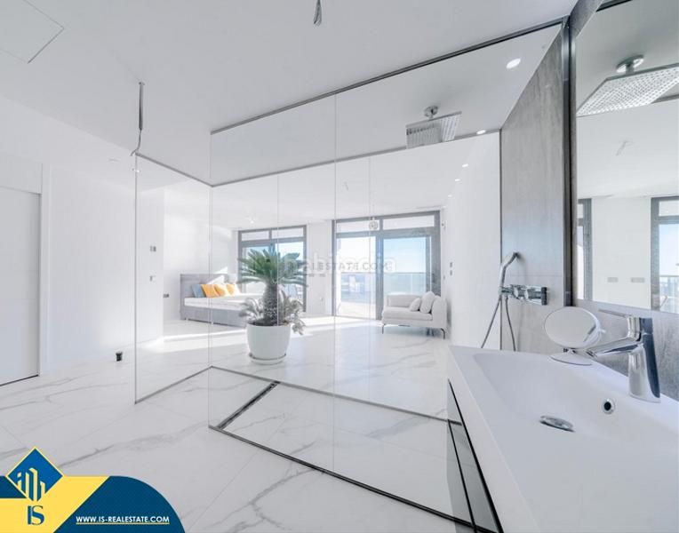 Foto c49a0b87-bd0c-48f7-a5e5-dd543c7f2950. Appartamento con parcheggio piscina in Playa Poniente Benidorm