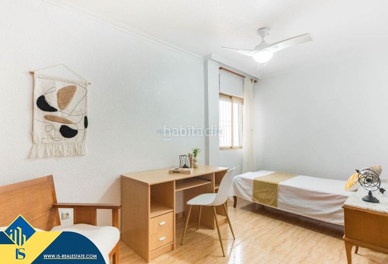 Foto a81e18d3-8f80-4060-a394-b608502ad43a. Apartamento  con terraza, en la provincia de alicante, en la ciudad de orihuela costa. 3 habitaciones | 115 m² | 400 metros del mar en San Pedro del Pinatar