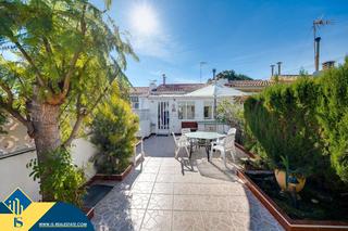 Casa a Nueva Torrevieja. Villa en la provincia de alicante, ciudad de torrevieja, zona pl