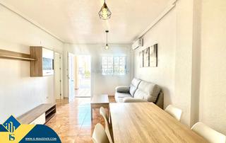 Maison à Parque Acuático - Sector 25. Bungalow renovado con terraza, en la provincia de alicante, en l