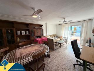 Pis a Punta Prima. Apartamento con piscina comunitaria, en la provincia de alicante