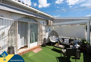 Haus in Zona Carrefour - Urbanizaciones. Bungalow reformado con terraza, en la provincia de alicante, en