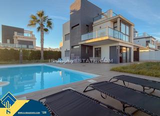 Xalet a Lomas de Cabo Roig - Los Dolses. Villa con piscina comunitaria, en la provincia de alicante, en l
