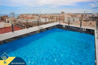Appartamento in Las Piscinas Naturales. Apartamento con piscina comunitaria, en la provincia de alicante