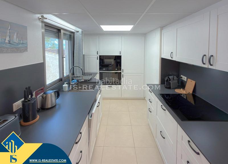 Foto 2ca57a4b-e6e9-42a4-913f-c3b36f2d1b80. Flat with parking pool in Zona Playa de los Locos Torrevieja
