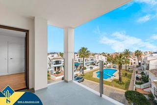 Piso en Zona Carrefour - Urbanizaciones. Apartamentos con piscina comunitaria, en la provincia de alicant