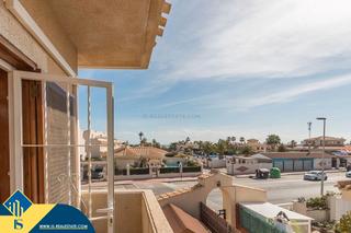 Casa en Playa Flamenca. Con piscina comunitaria, en la provincia de alicante, en el muni