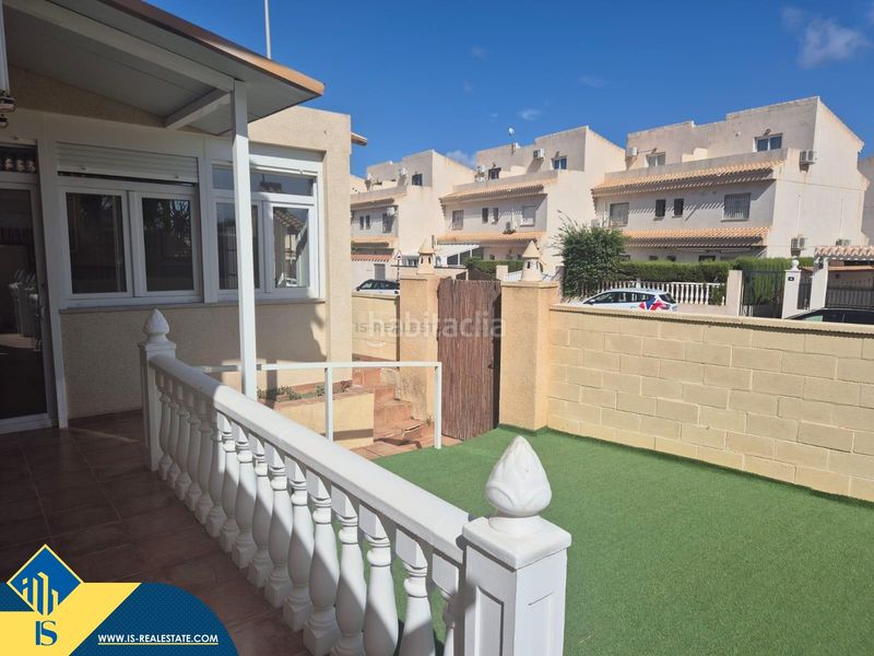 Foto f1fb4fe8-5c3d-46bc-aa3c-9416231e112d. Casa amb aparcament piscina a Playa Flamenca Orihuela