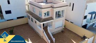 Chalet in Lomas de Campoamor - Las Ramblas. Villa con terraza, en la provincia de alicante, en el municipio