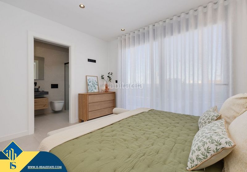 Foto c886f74c-50a9-47f7-9d5c-44223ede3590. Casa amb piscina a Parque Acuático - Sector 25 Torrevieja