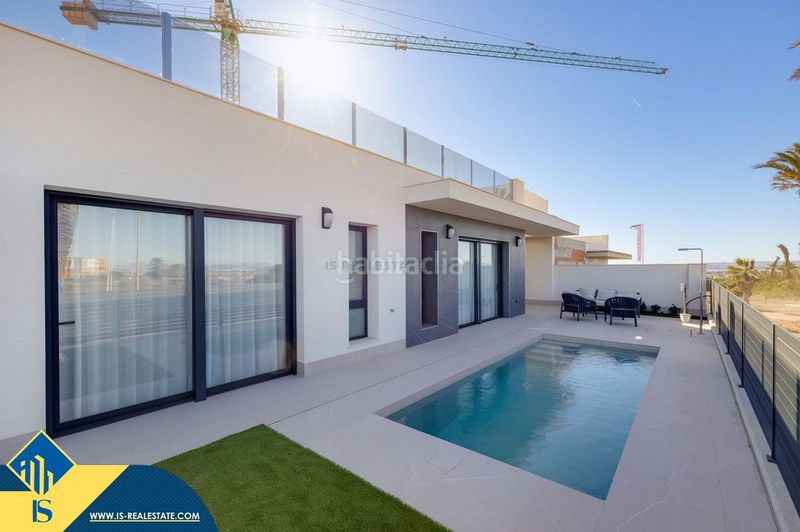 Foto f91880b6-e38a-4a0f-ba71-334385afa5ee. Casa amb piscina a Parque Acuático - Sector 25 Torrevieja