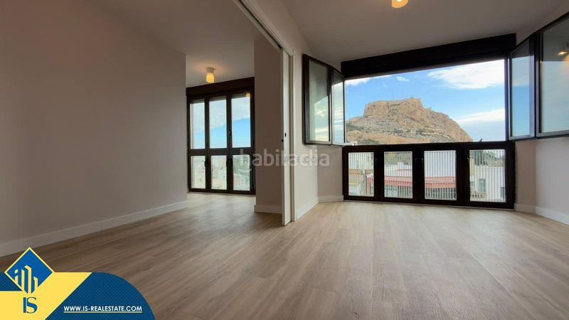 Foto 08b2ff5c-0764-498f-8685-3455061fd57c. Piso apartamento reformado con terraza, en la provincia , en la ciudad . 3 habitaciones | 77 m² | a 600 metros de en Alicante