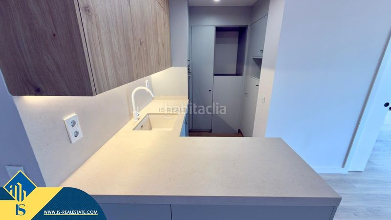 Foto 0ab0f85a-d951-4c98-ae37-cea2f1d446a7. Piso apartamento reformado con terraza, en la provincia , en la ciudad . 3 habitaciones | 77 m² | a 600 metros de en Alicante