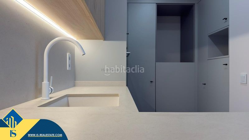 Foto 198c82e3-828f-412f-a2e3-370c95446f0a. Piso apartamento reformado con terraza, en la provincia , en la ciudad . 3 habitaciones | 77 m² | a 600 metros de en Alicante