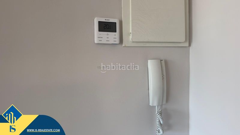 Foto 2c69b25e-ca78-4ebe-bf50-7fc5c39e18c1. Piso apartamento reformado con terraza, en la provincia , en la ciudad . 3 habitaciones | 77 m² | a 600 metros de en Alicante