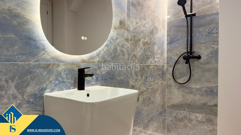 Foto 2f15b24c-09d4-4d0e-93e3-39a6d5c5012c. Piso apartamento reformado con terraza, en la provincia , en la ciudad . 3 habitaciones | 77 m² | a 600 metros de en Alicante