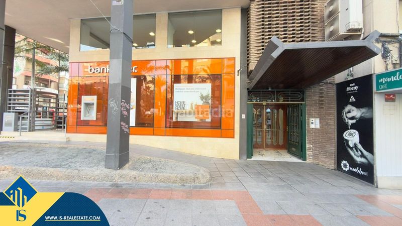 Foto 39d6643c-2ba1-4cf2-abe2-aefe7bfb4ee0. Piso apartamento reformado con terraza, en la provincia , en la ciudad . 3 habitaciones | 77 m² | a 600 metros de en Alicante