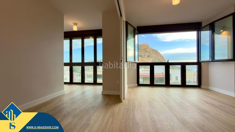 Foto 524b8409-ade3-43f7-82df-d998103e21a2. Piso apartamento reformado con terraza, en la provincia , en la ciudad . 3 habitaciones | 77 m² | a 600 metros de en Alicante