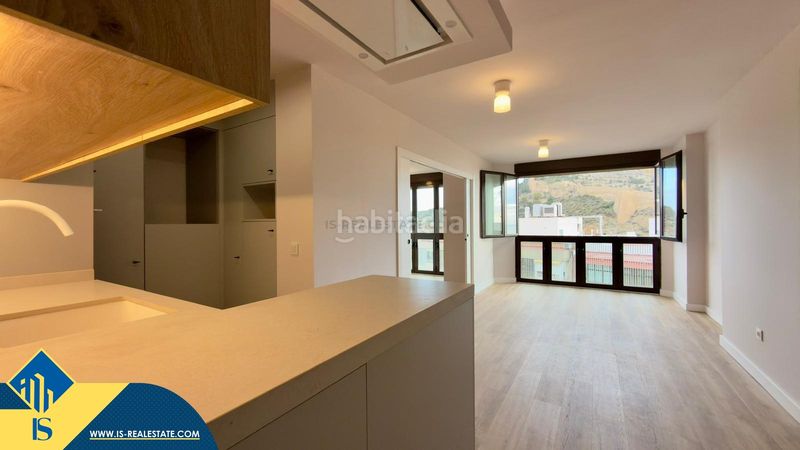 Foto 58b17ce1-a346-4b72-9f2f-64eb00555112. Piso apartamento reformado con terraza, en la provincia , en la ciudad . 3 habitaciones | 77 m² | a 600 metros de en Alicante